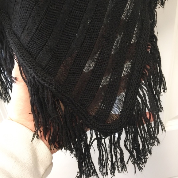 Beautiful Cotton Emporium open weave poncho - Picture 2 of 8